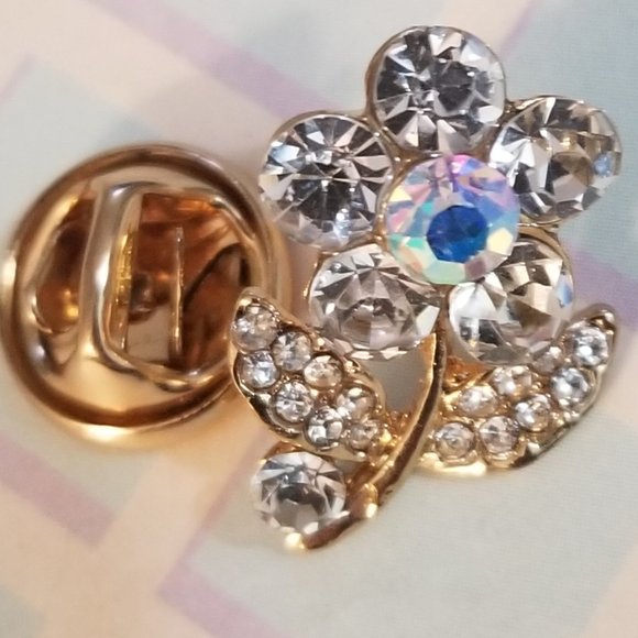 Tiny Daisy Crystal Flower Lapel Pin Brooch - Picture 4 of 5